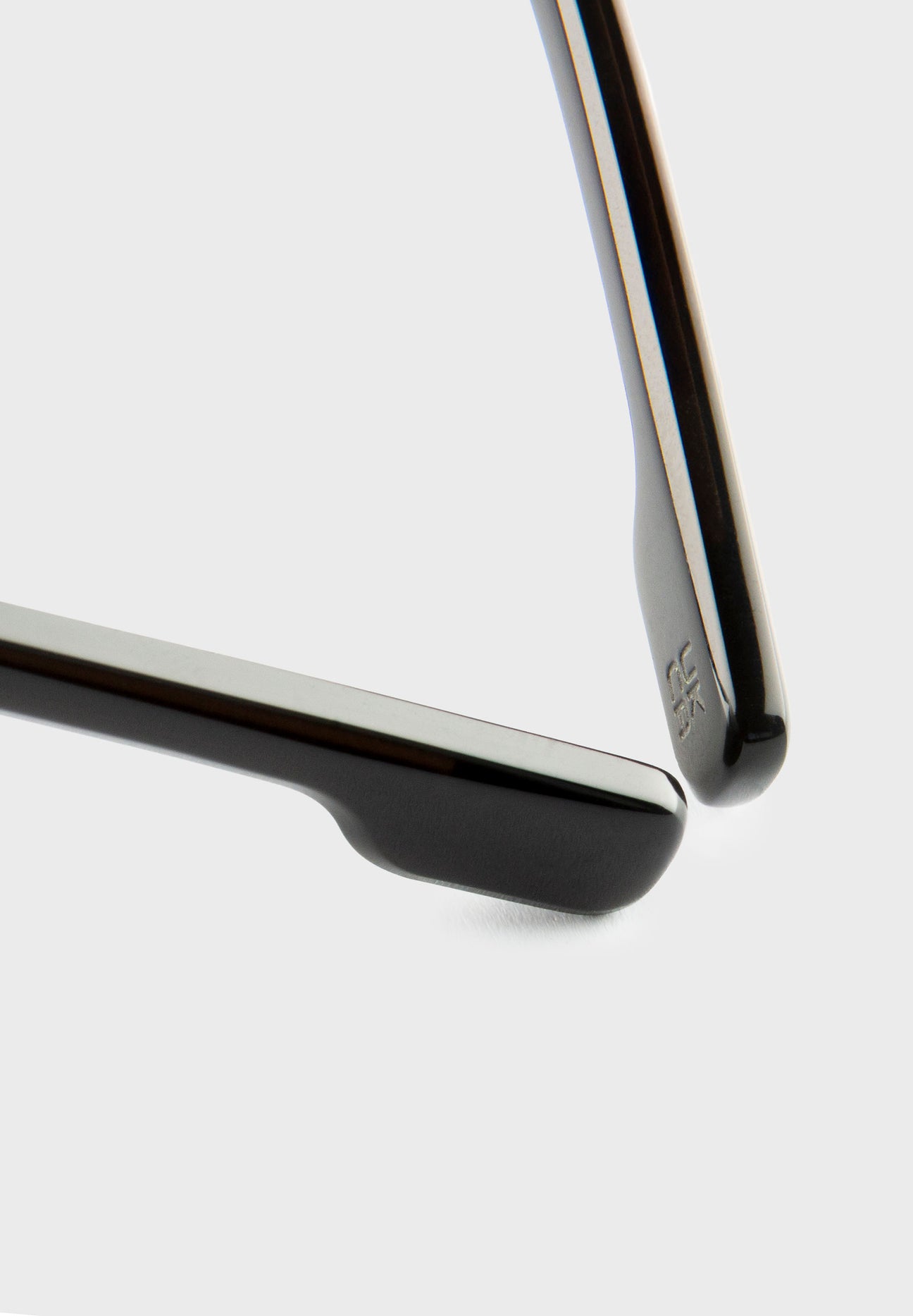 Gafas con terminales de acetato color negro