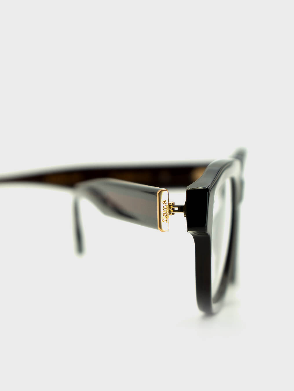 Plano lateral de detalles de la varilla gafa cuadrad negra FLM03 C1