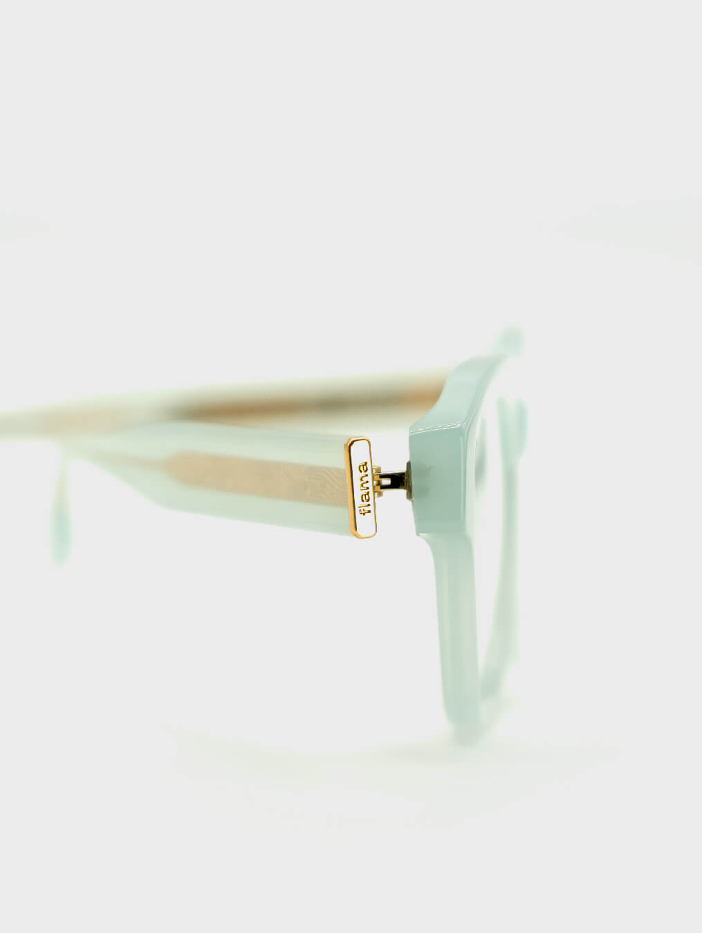 Plano lateral de detalles de la varilla gafa cuadrad azul FLM03 C2