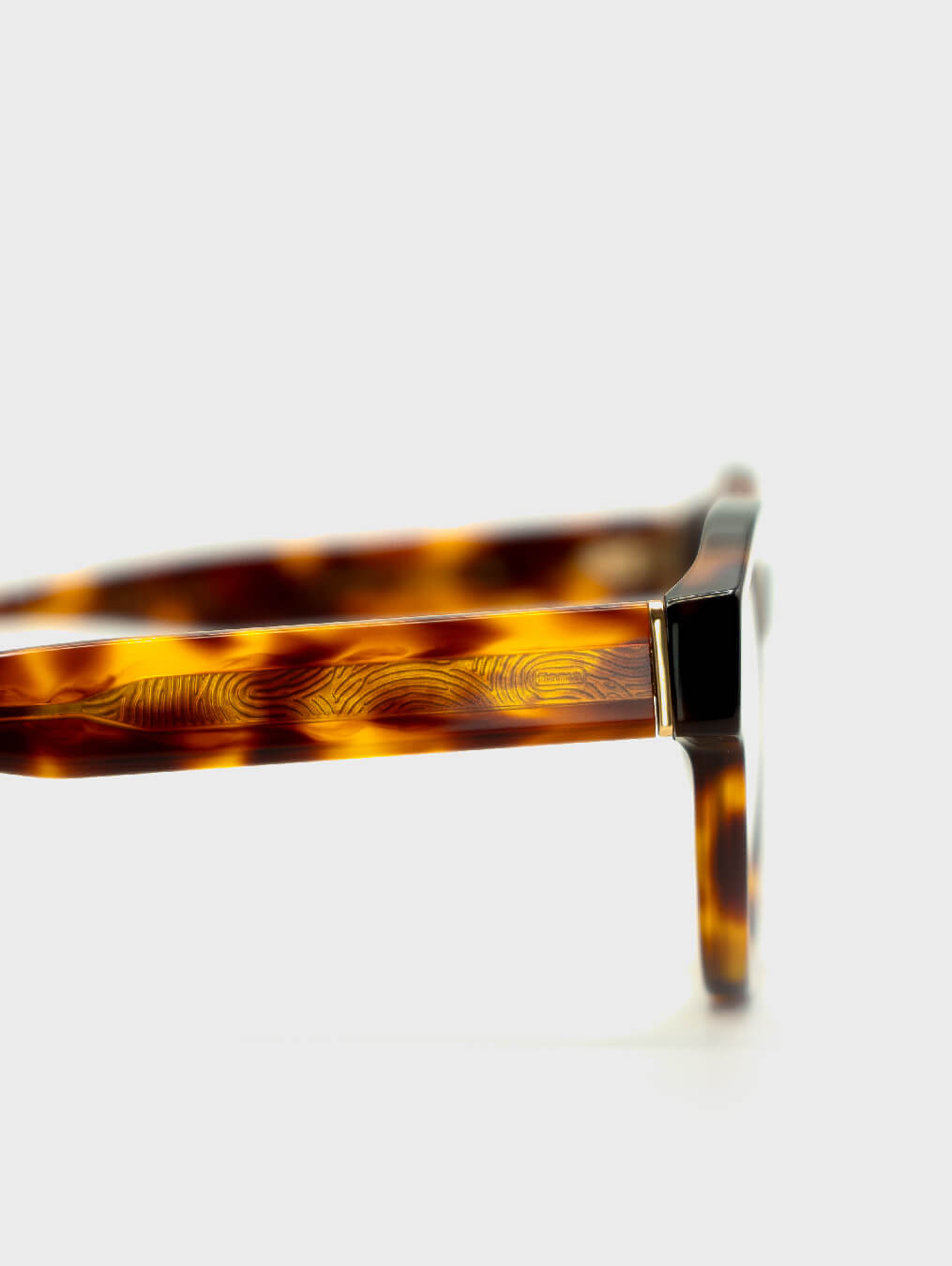 Plano lateral de detalles de la varilla gafa cuadrad carey FLM03 C4