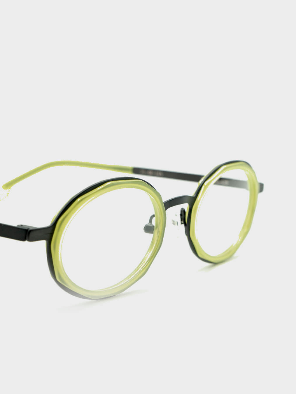 Plano lateral del frontal de gafas de vista ovaladas verdes y negras FLM10 5