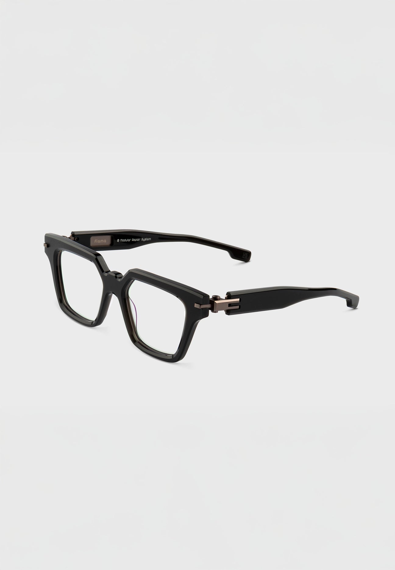 Gafas de vista negras cuadradas.