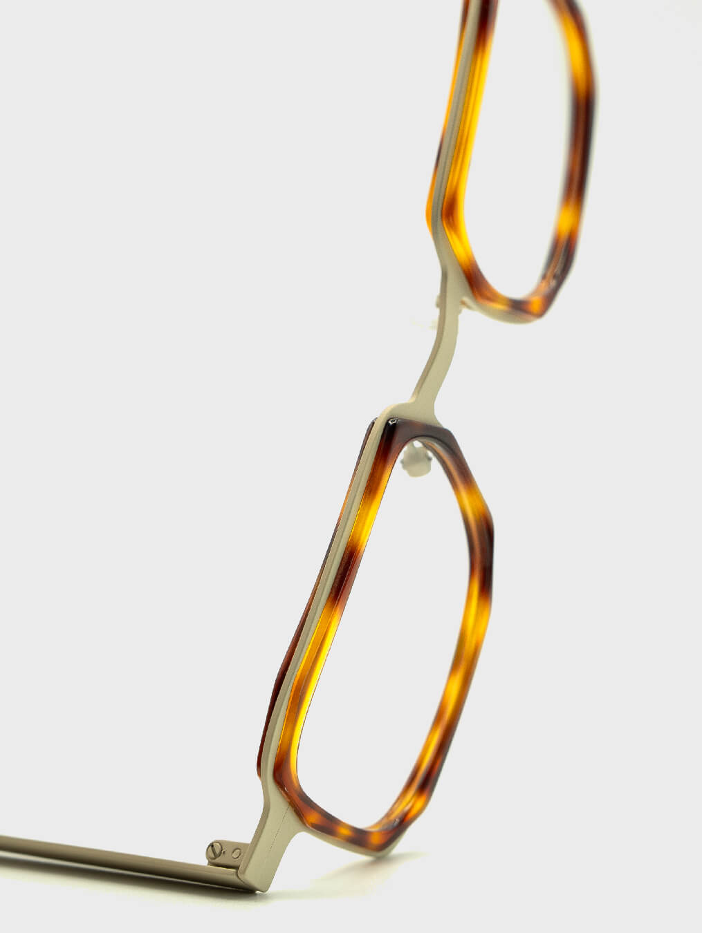 Gafas de vista cuadradas rectangulares carey y doradas con metal crema FLM06 C4