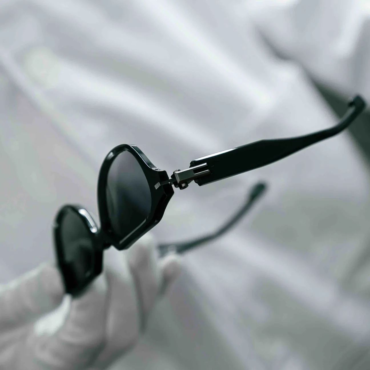 Detalle de gafas FLAMA con MRS